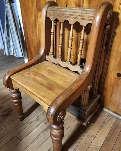 Prie-Dieu du Québec 19e en pin - patrimoine religieux, View more