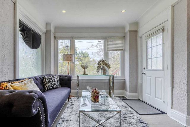 Prime Location Beautiful House 3Bd, 1Washroom, 1 Parking in Long Term Rentals in City of Toronto - Image 3
