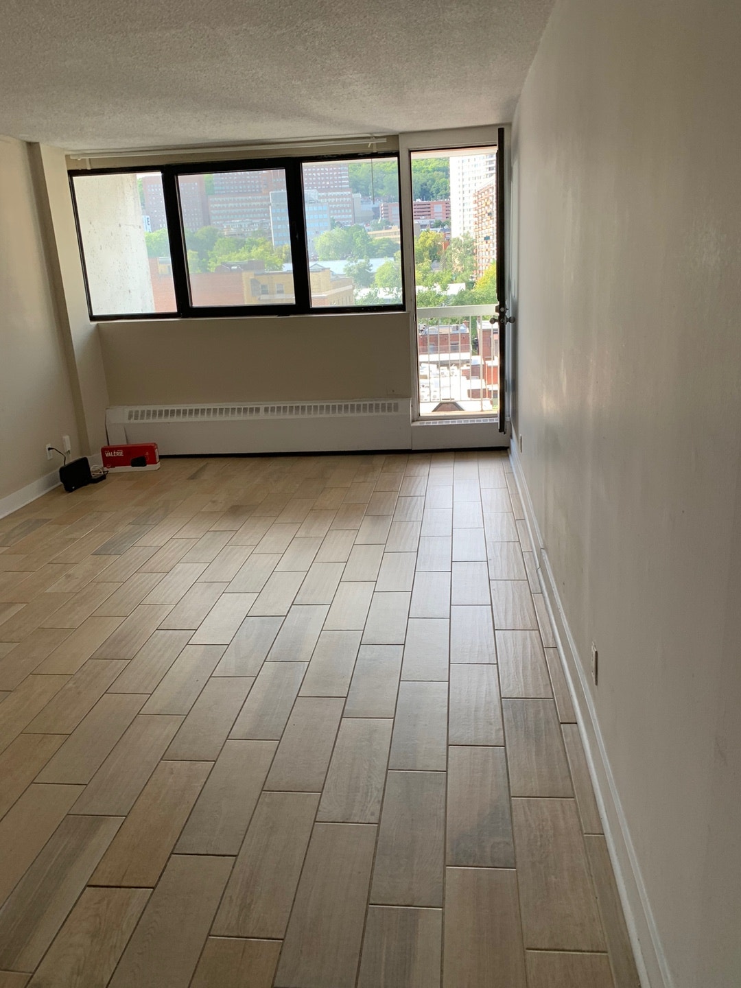 $950 (Monthly) Studio next to the Guy Concordia Metro Station — photo 2