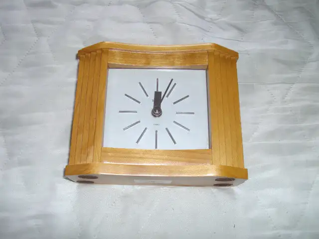 BULOVA QUARTZ DESK CLOCK in Home Décor & Accents in Mississauga / Peel Region - Image 2