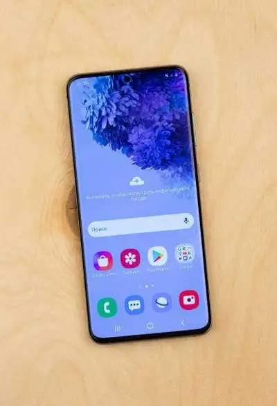 Samsung Galaxy S20 Ultra – Grey Unlocked and in good condition. 6.9" Quad HD+ display 128GB storage...