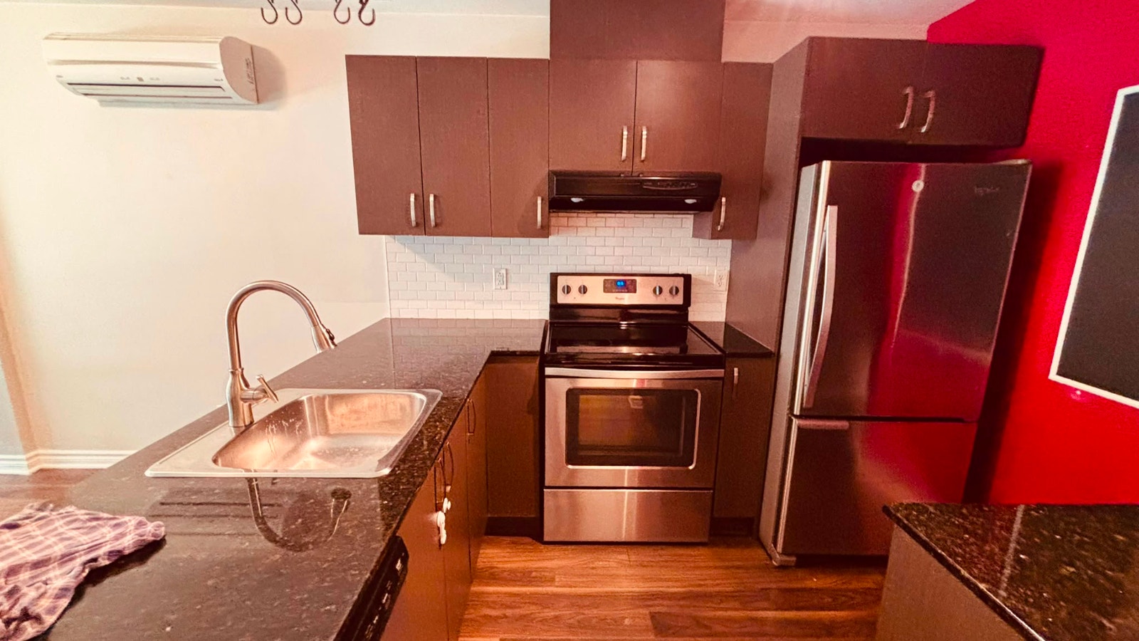 Appartement 2 chambres 1 salle de bain proche rue Ontario — photo 3