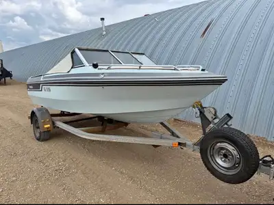 1996 Edson boat powered by a Johnson 140 motor. Runs good but has to have the choke fully engaged to...