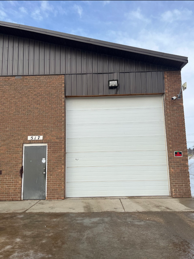 Shop space available downtown close to everything! Have all your equipment close and not have to dri...