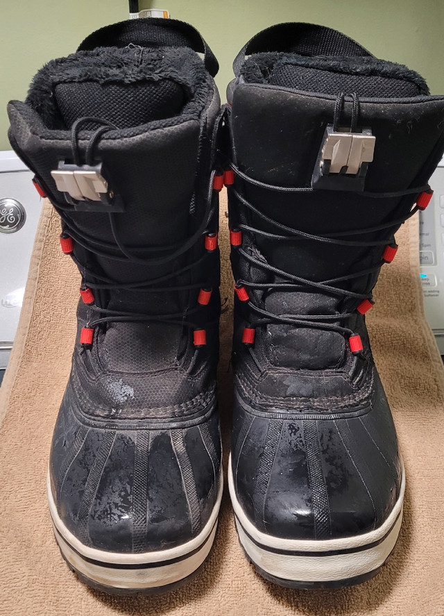 HH Winter Boots Size 9 in Men's Shoes in Owen Sound