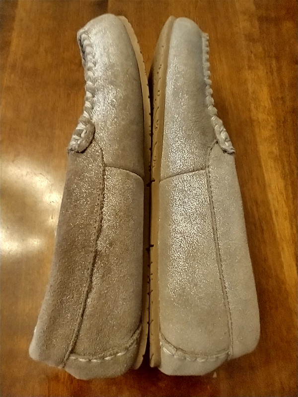 Land's End New Suede slippers size 8 women's in Women's - Shoes in Dartmouth - Image 2