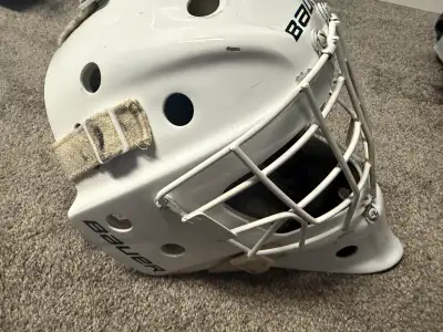 Bauer 940 Senior small goalie helmet , View more