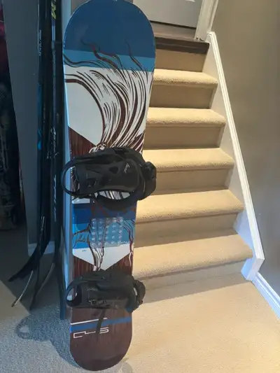 540 Mens Snowboard. Comes with bindings.