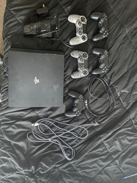 Ps4 Bundle 1TB with 5 Controllers
