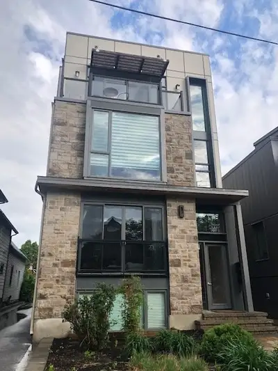 Beautiful 2-Bedroom, 2-Bathroom Penthouse in the Glebe | Rooftop Deck Access (parking available) Enj...