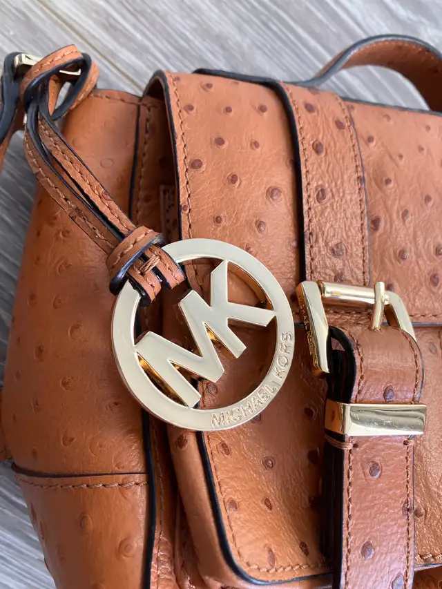Michael Kors Cross Body Bag in Women's - Bags & Wallets in Calgary - Image 6