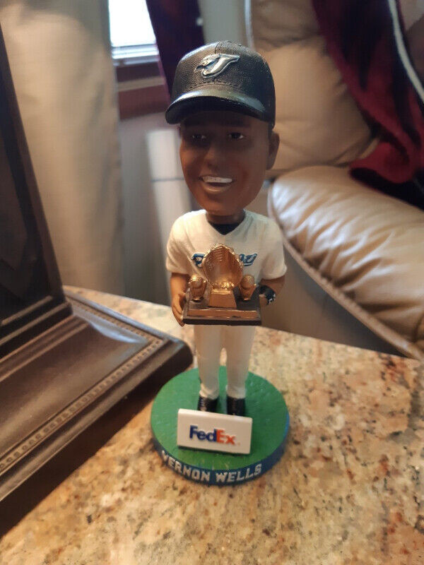 FIRST $85~ Bobble head Vernon Wells Toronto Blue Jays Gold Glove in Arts & Collectibles in St. Catharines