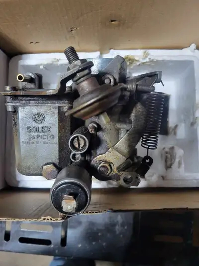 Drum brakes. Shoes, pistons, pic 3 carburetor , rear bumper,spare tire. (165/SR15) M+S