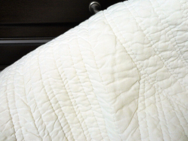 11 Pc Bedding -New York City Cabbie & Cream Quilted All for $150 in Cameras & Camcorders in Kitchener / Waterloo - Image 2