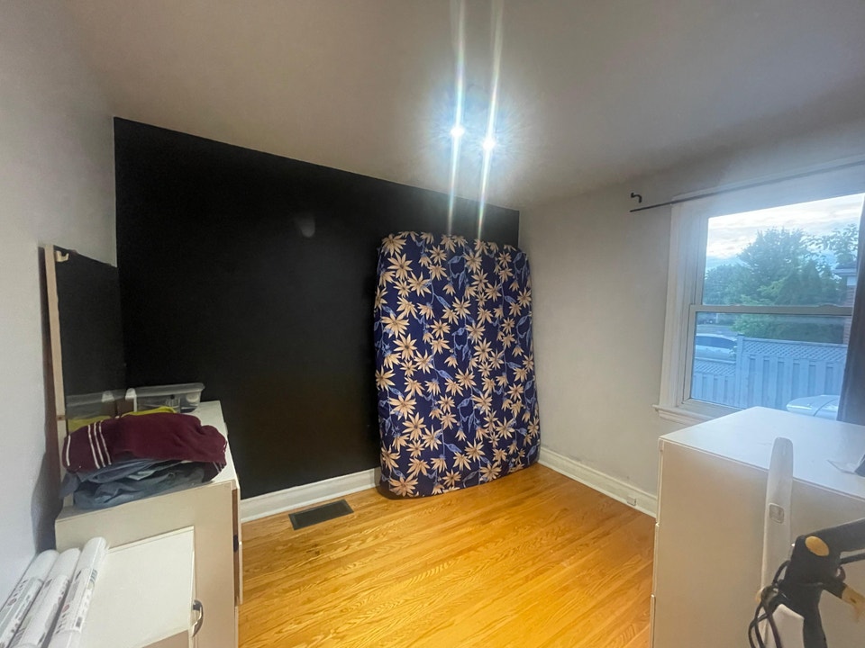 3 bedroom 1 wash room house main unit for rent from Oct 5