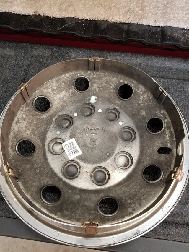 Free Wheel cover  in Other Parts & Accessories in Kawartha Lakes - Image 2