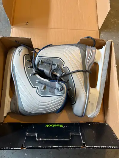 Reebok Girls ice skates Size 7, View more