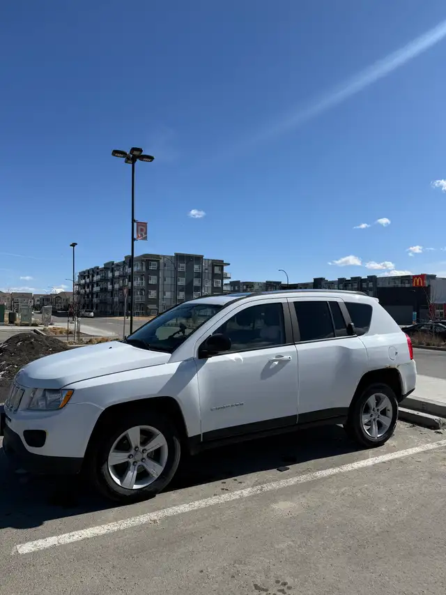 2011 Jeep Compass North ·4WD · CarPlay · Heated Seats in Cars & Trucks in Calgary - Image 5