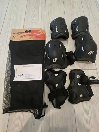 A vendre protection rollerblade pour adulte., View more
