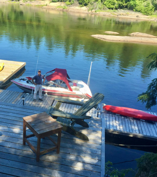 18' I/O Bowrider boat and trailer in Powerboats & Motorboats in Muskoka