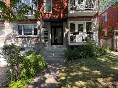 Bel appartement 5 1/2 dans Ahuntsic sur une rue magnifique et tranquille. L’appartement est au rez-d...