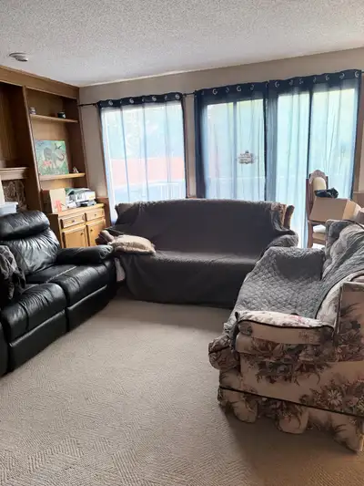 Prefer Filipino Renter Couple $550 or Single 500 with private wash room & living room