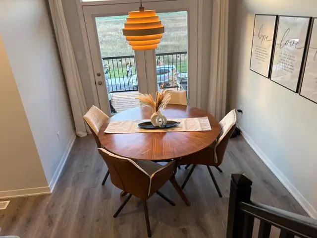 2 Bed | 1.5 Bath Freehold Townhouse for Sale – Richmond, Ottawa