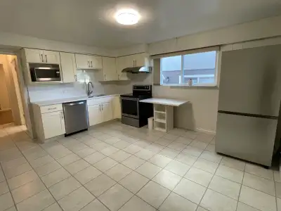 Bright and spacious 2-bedroom basement suite in a well-located Burnaby neighbourhood. The suite feat...