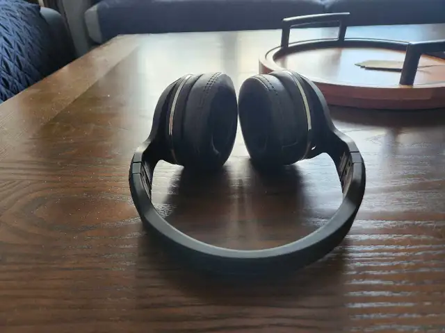 Skullcandy Hesh 2 Wireless in Headphones in City of Toronto - Image 3