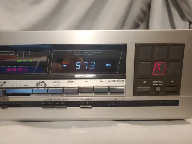vintage JVC receiver model R-X44 in Stereo Systems & Home Theatre in Mississauga / Peel Region - Image 4