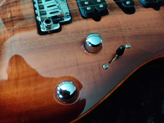 Suhr Top Carve /Top Koa/Wood Selection Cocobolo Trem in Guitars in Delta/Surrey/Langley - Image 3