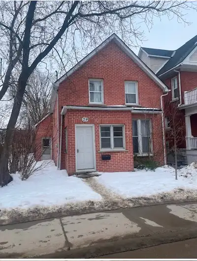 FREE MONTH RENT! STEPS TO CAMPUS! $699/room ($2796 total as 4 bed) Prime Student Living – 79 Divisio...