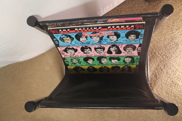 RETRO CHROME & FAUX LEATHER SLING MAGAZINE/LP HOLDER in Arts & Collectibles in London - Image 8