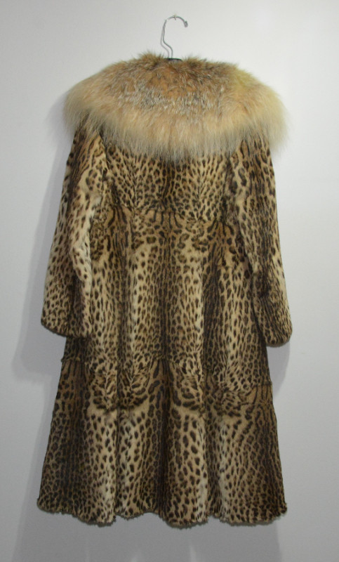 Manteau femme fourrure véritable ocelot vintage années '70 dans Femmes - Hauts et vêtements d'extérieur  à Lanaudière - Image 3