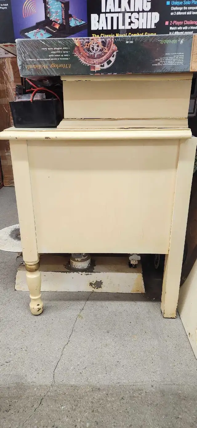 Vintage European Victorian Vanity Dresser with Mirror in Dressers & Wardrobes in Calgary - Image 5