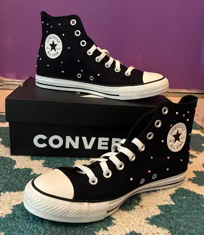 Women’s 9.5 converse, View more