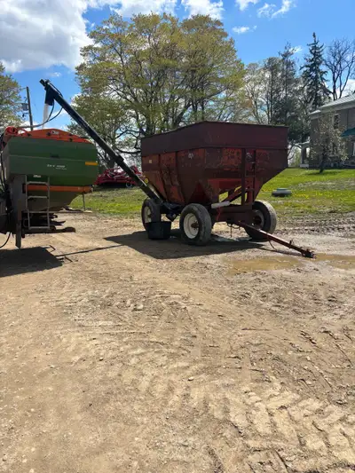 Fertilizer wagon and auger. Works but is tough shape. Call or text 5195354321