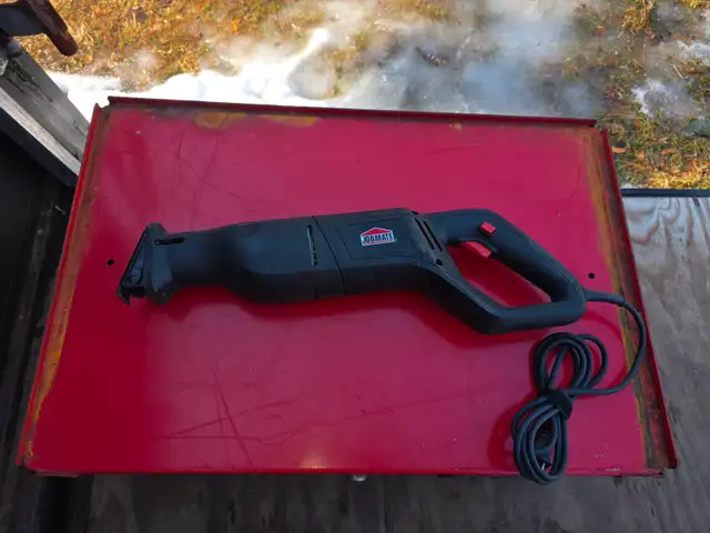 Jobmate Job Mate Reciprocating Saw 6.5A 120V Corded 1 Blade Key in Power Tools in Windsor Region - Image 9