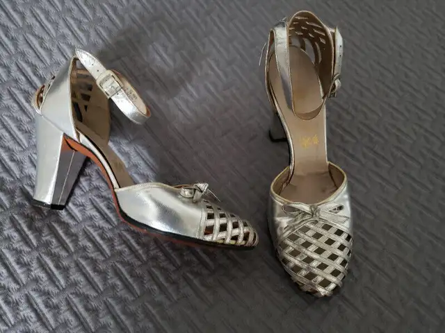 WOMENS SHOES VINTAGE 1949 in Women's - Shoes in City of Montréal - Image 2