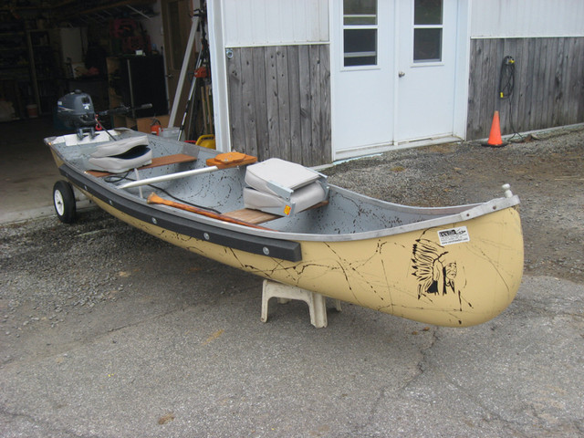 Canot et moteur dans Canots, kayaks et rameurs  à Laval/Rive Nord