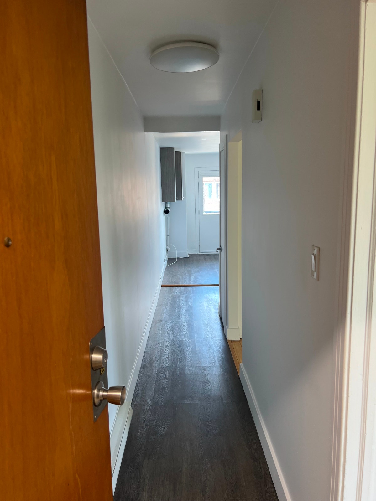 Grand 3 1/2 Jarry/ Delorimier — photo 2