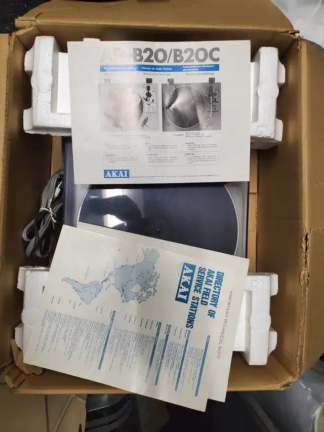 AKAI AP-B20CS RARE VINTAGE BELT DRIVE AUTO-RETURN TURNTABLE BOX in Stereo Systems & Home Theatre in Markham / York Region - Image 10