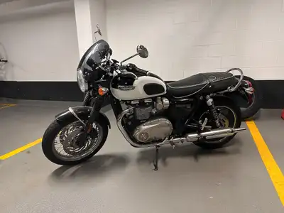 Low KM | Garage Stored | Safety Cert | Extras Included 2016 Triumph Bonneville T120 in classic black...