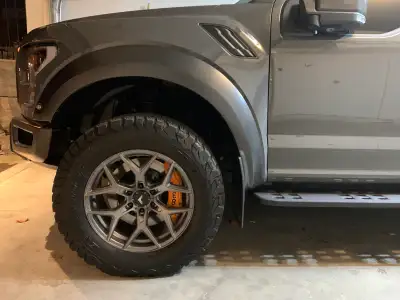 Full set of Wilwood big brake kit front and back, with rotors. Massive front 6 piston and rear 4 pis...