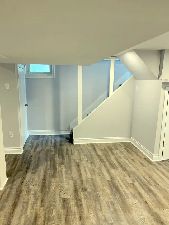 Bright, recently  renovated 1 bedroom apt. Utilities included. in Long Term Rentals in Hamilton - Image 4
