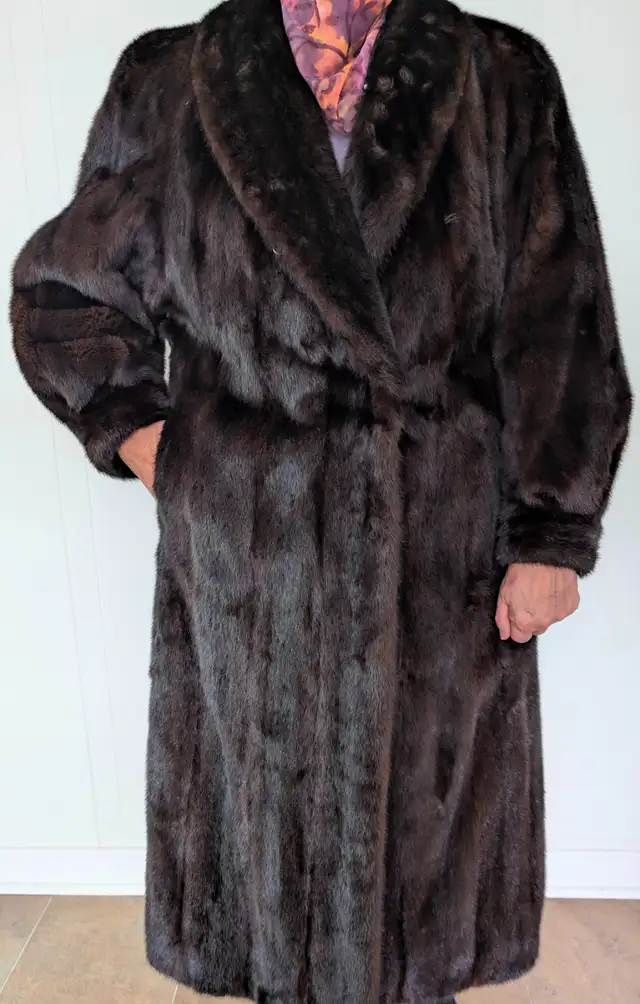Manteau de vison in Women's - Tops & Outerwear in Laval / North Shore - Image 2