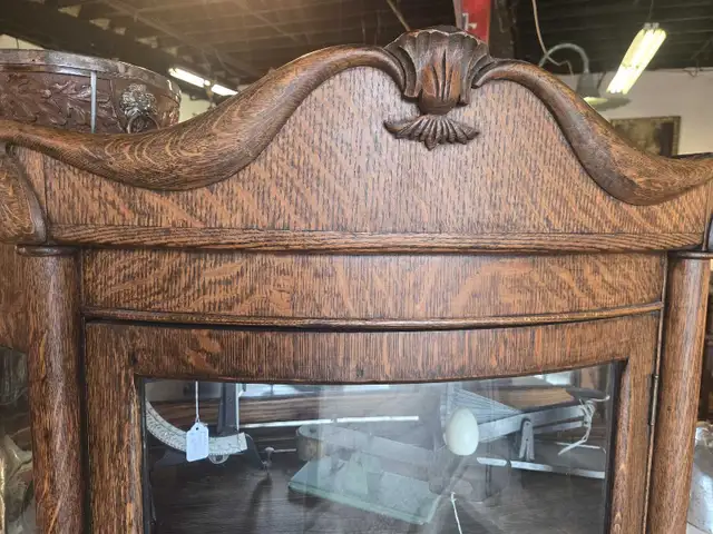 Tiger Oak  triple bow  Cabinet in Hutches & Display Cabinets in City of Toronto - Image 3