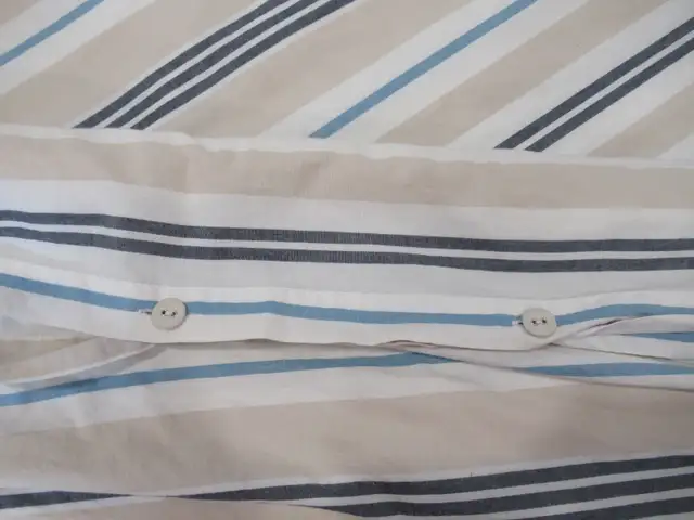 Queen Duvet Cover and Two Pillow Shams (81” x 83”) in Bedding in Brantford - Image 5