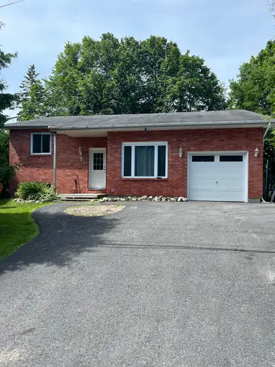 Available immediately. Beautiful Stittsville Bungalow - Upper Unit - 3 beds, 2 bathroom. Looking to...