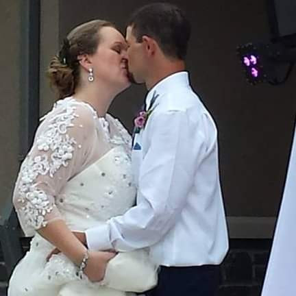 White Wedding Dress, Sz. 16 - 18, in Great shape/Drycleaned in Wedding in Sudbury